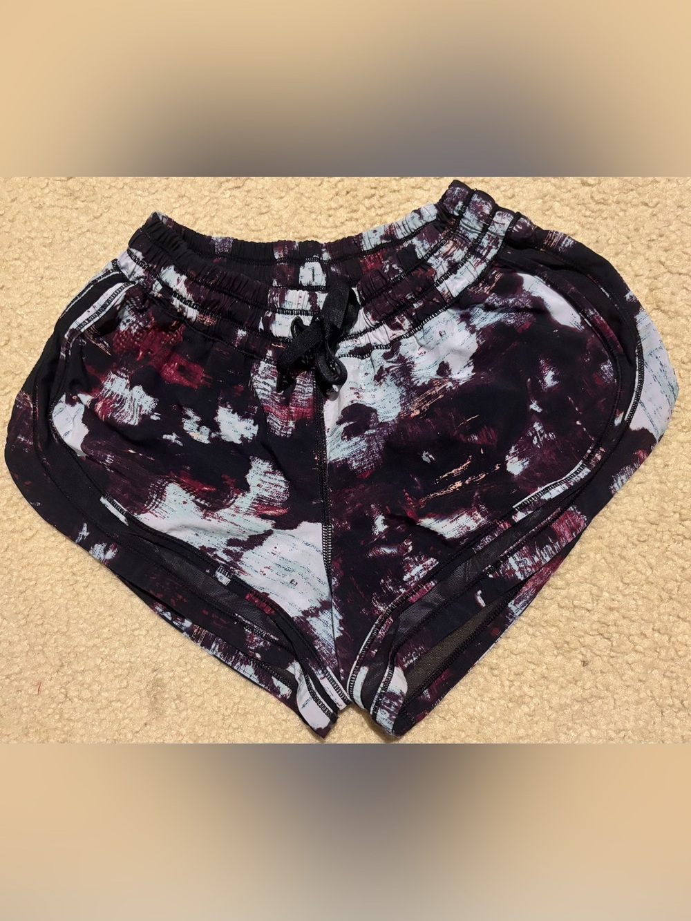 Women’s lululemon Black gray & Burgundy Abstract Print Athletic Shorts